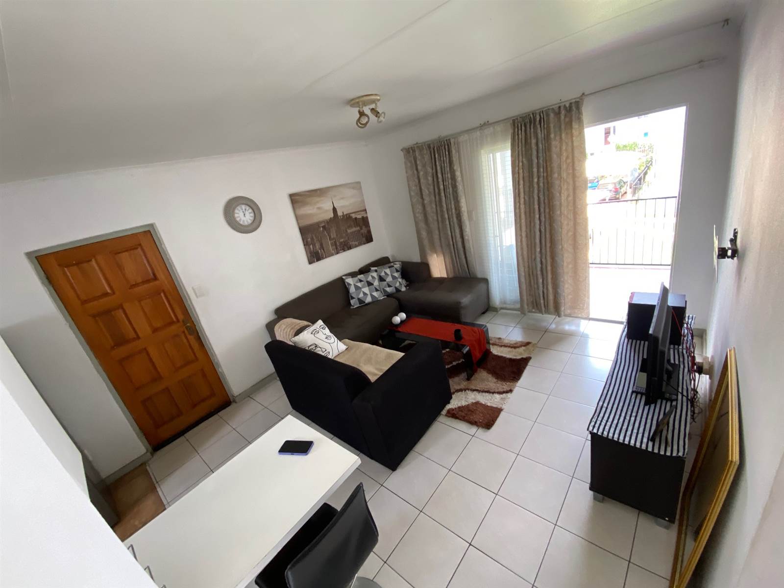 2 Bed Apartment in Northcliff photo number 3