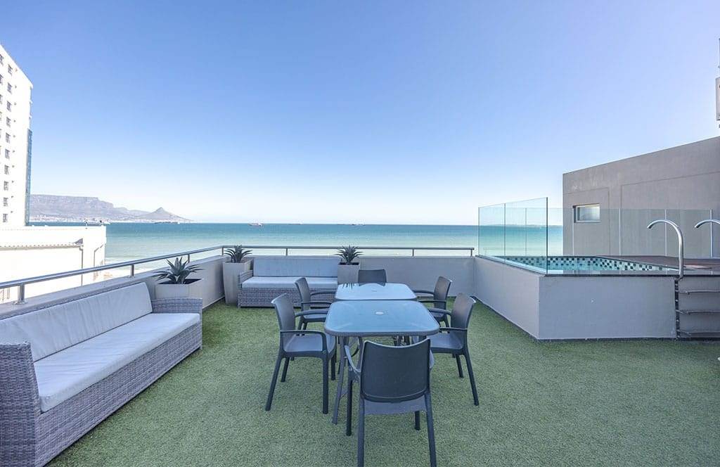 2 Bed Apartment in Bloubergstrand photo number 8