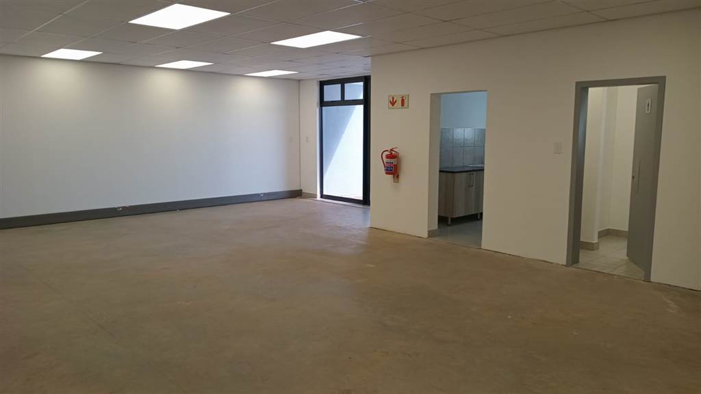 696  m² Industrial space in Olifantsfontein photo number 4