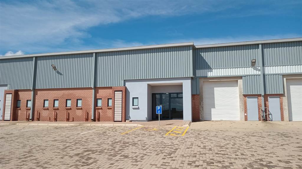 696  m² Industrial space in Olifantsfontein photo number 1
