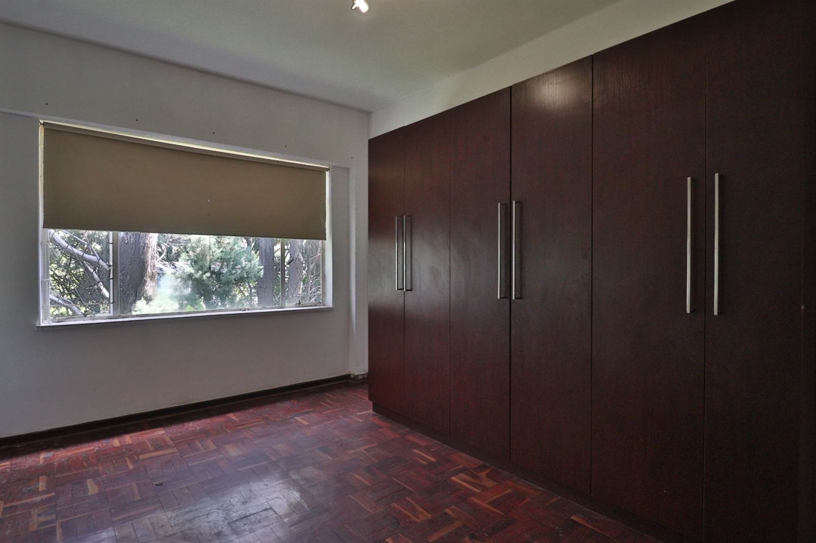 2 Bed Apartment in Illovo photo number 8