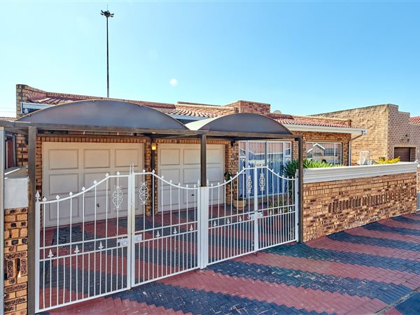 3 Bed House in Protea North