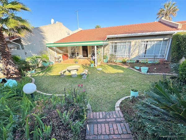 3 Bedroom Townhouse 3 Bedroom Townhouse
