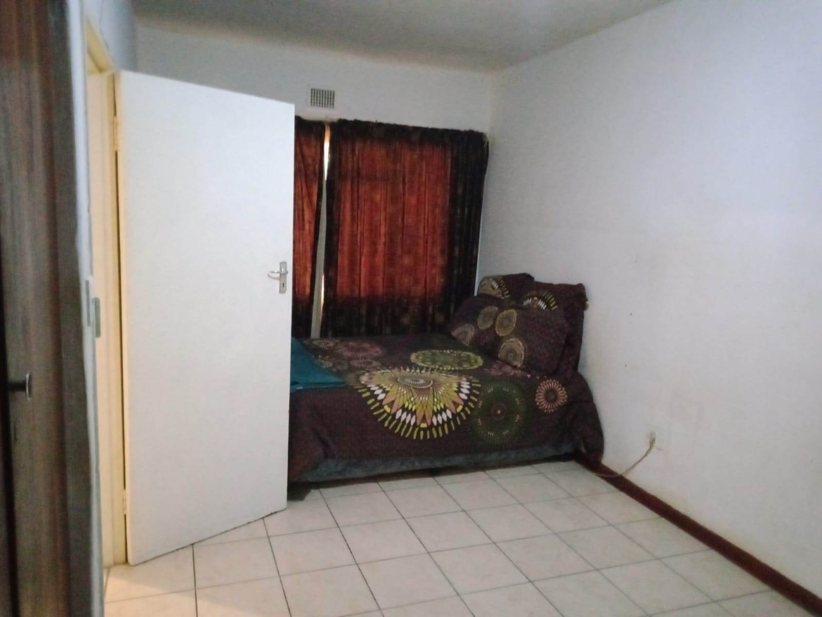 2 Bed Apartment in Mokopane photo number 8