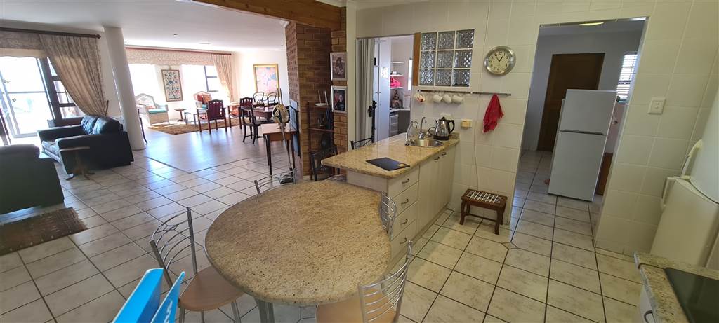 3 Bed Apartment in Mossel Bay Central photo number 5
