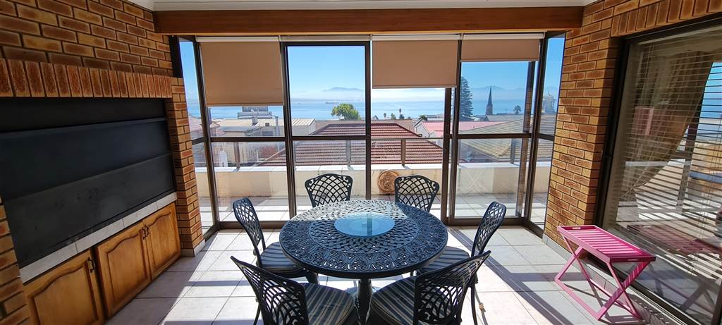 3 Bed Apartment in Mossel Bay Central photo number 6