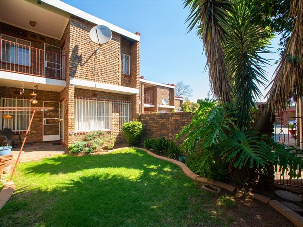 3 Bed Townhouse in Crystal Park