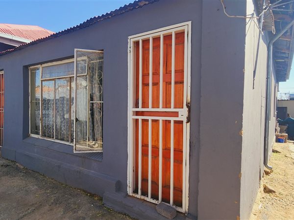 6 Bedroom House