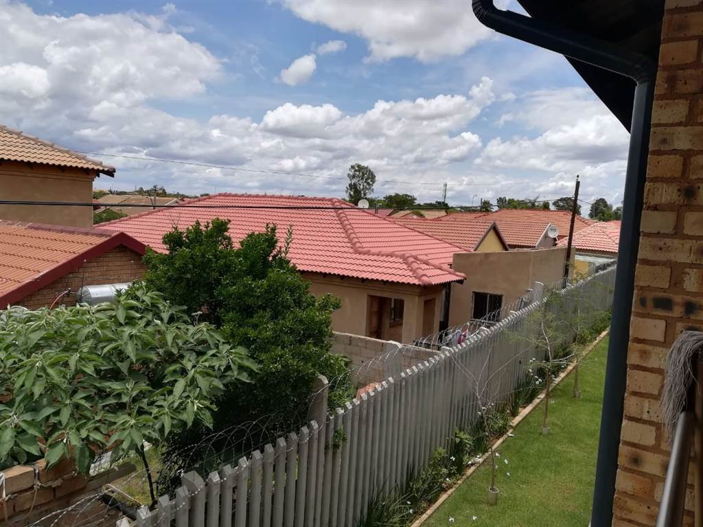 2 Bed Apartment in Mamelodi photo number 12