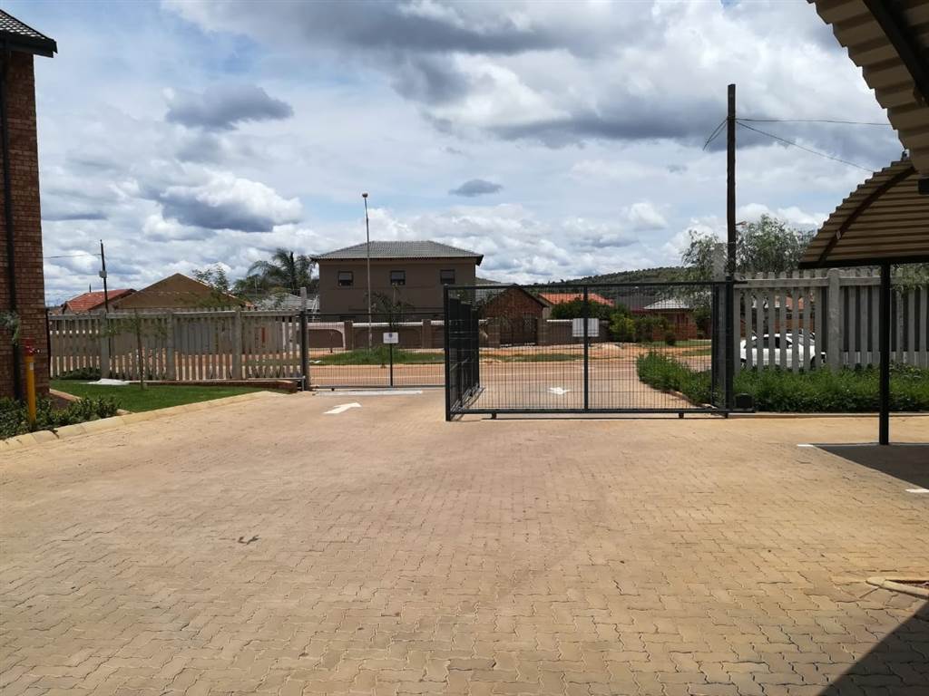 2 Bed Apartment in Mamelodi photo number 4