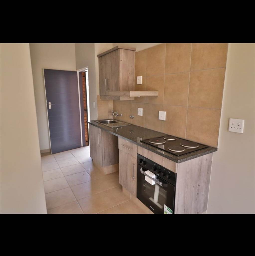 2 Bed Apartment in Mamelodi photo number 6