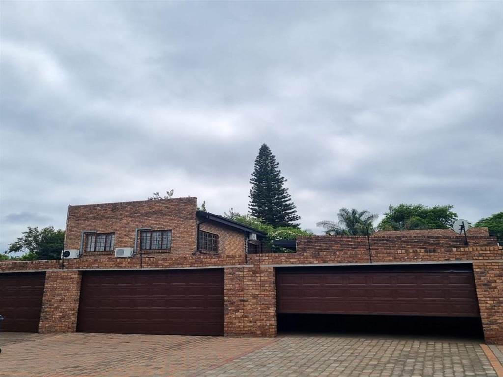 2 Bed Flat in Garsfontein photo number 1