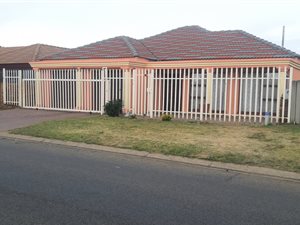 3 Bed House in Wright Park