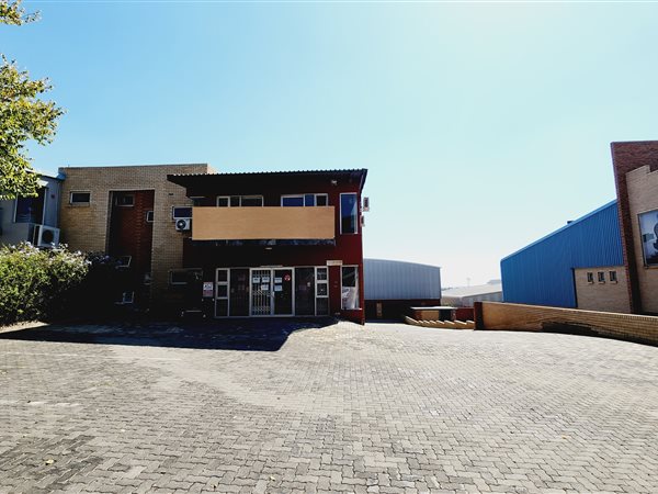 648  m² Industrial space in North Riding