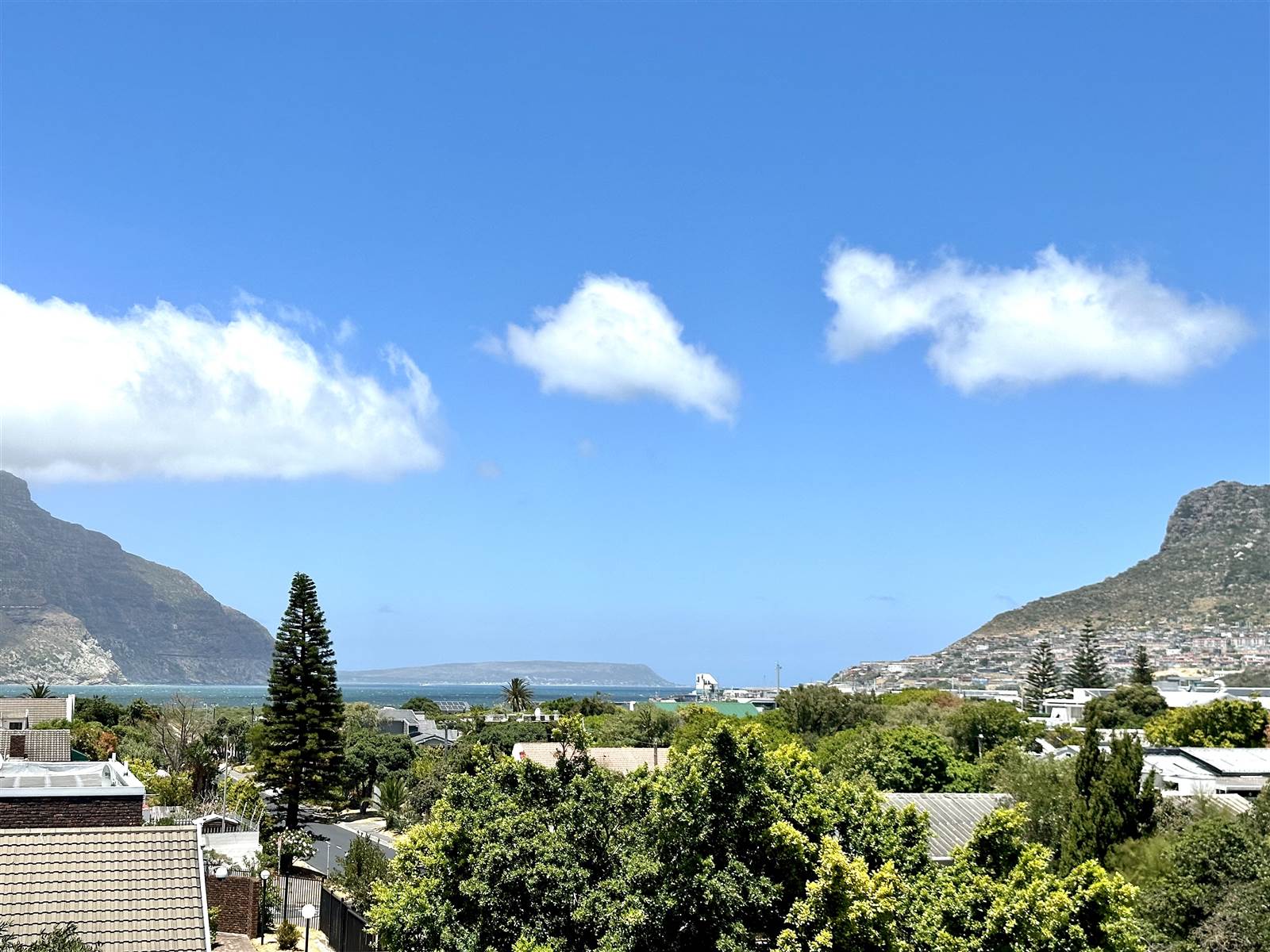 3 Bed Townhouse in Hout Bay and surrounds photo number 4