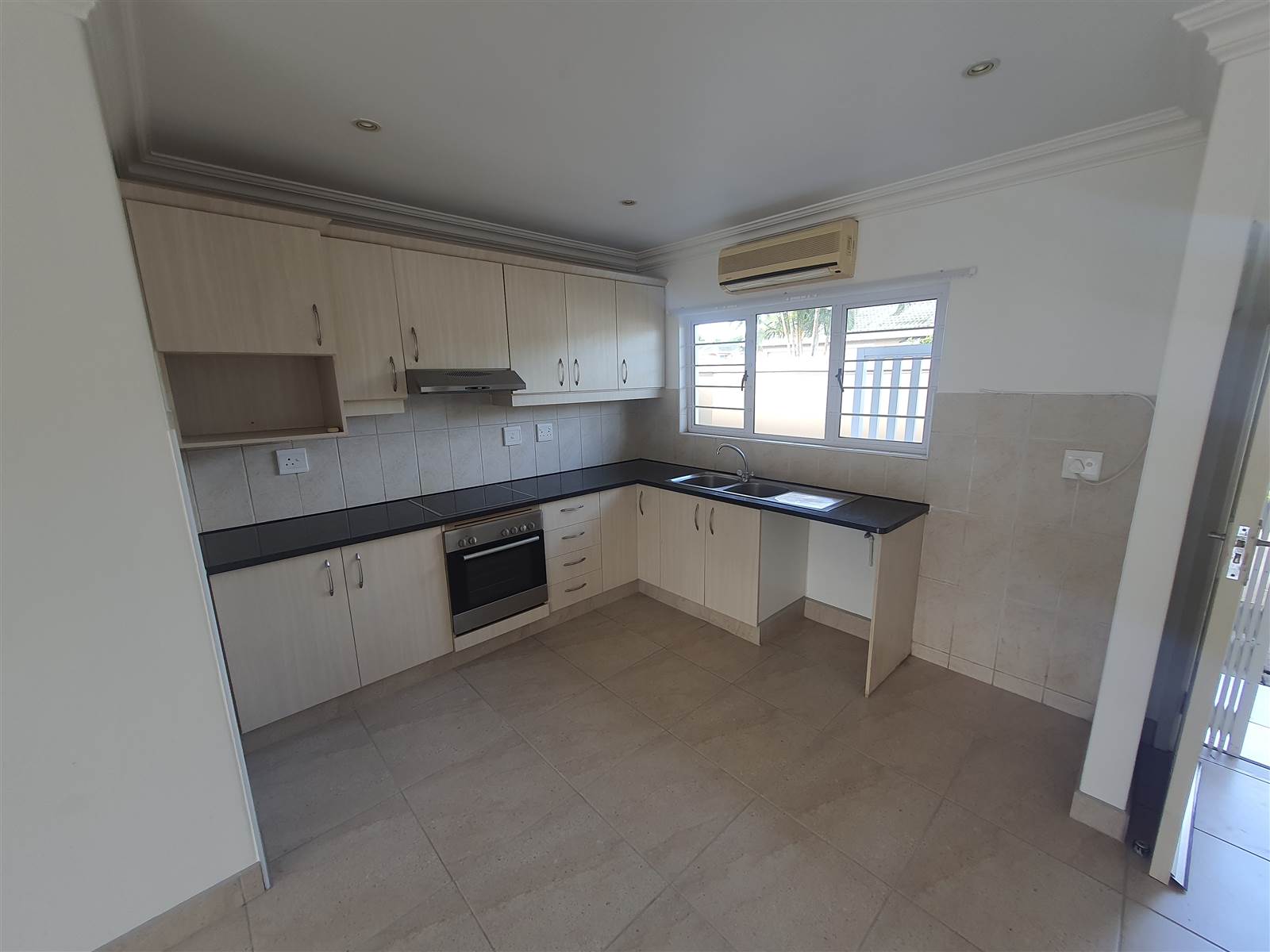 3 Bed House in Mt Edgecombe photo number 6