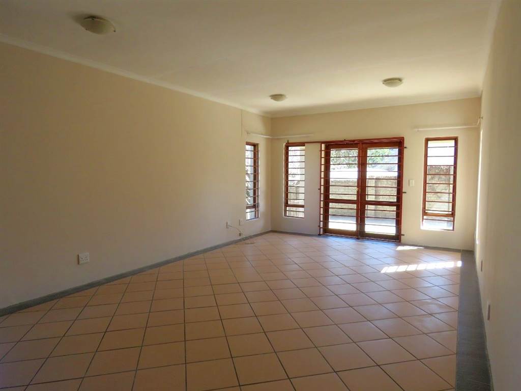 3 Bed Townhouse in Bergsig photo number 4