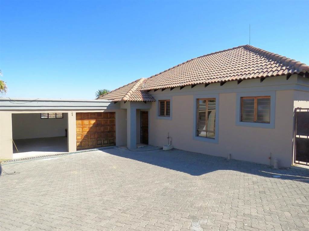 3 Bed Townhouse in Bergsig photo number 1