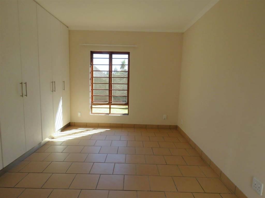3 Bed Townhouse in Bergsig photo number 8