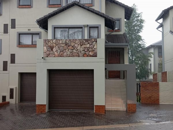 3 Bedroom Townhouse 3 Bedroom Townhouse