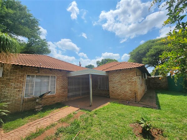 7 Bed House in Northam