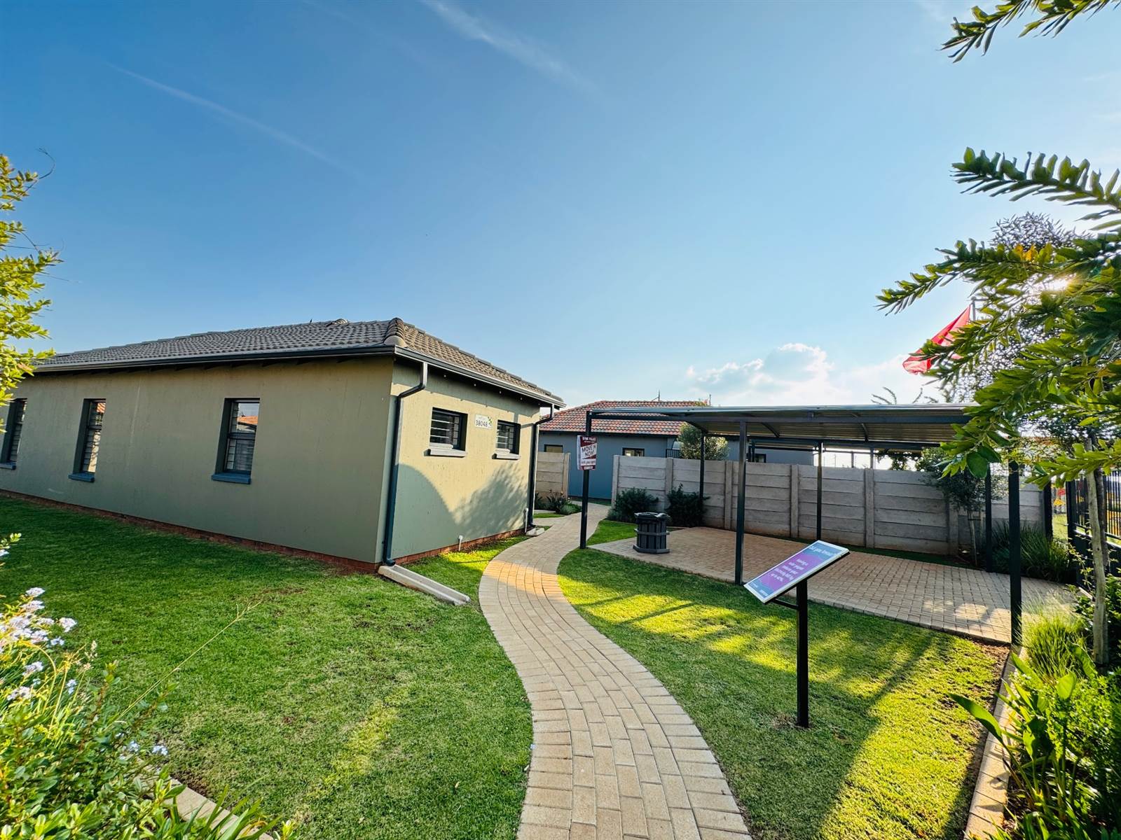 2 Bed House in Protea Glen photo number 1