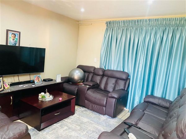 2 Bed Apartment in Middelburg South