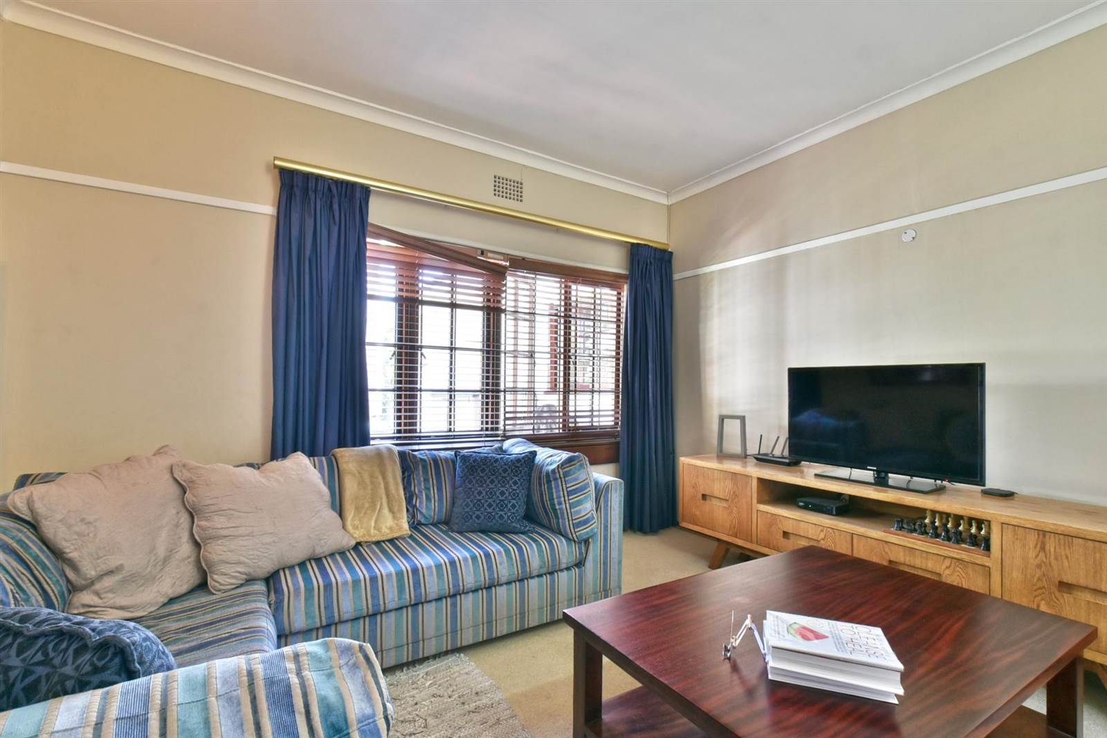 4 Bed House in Northcliff photo number 10
