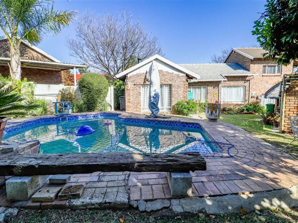 5 Bedroom House 5 Bedroom House