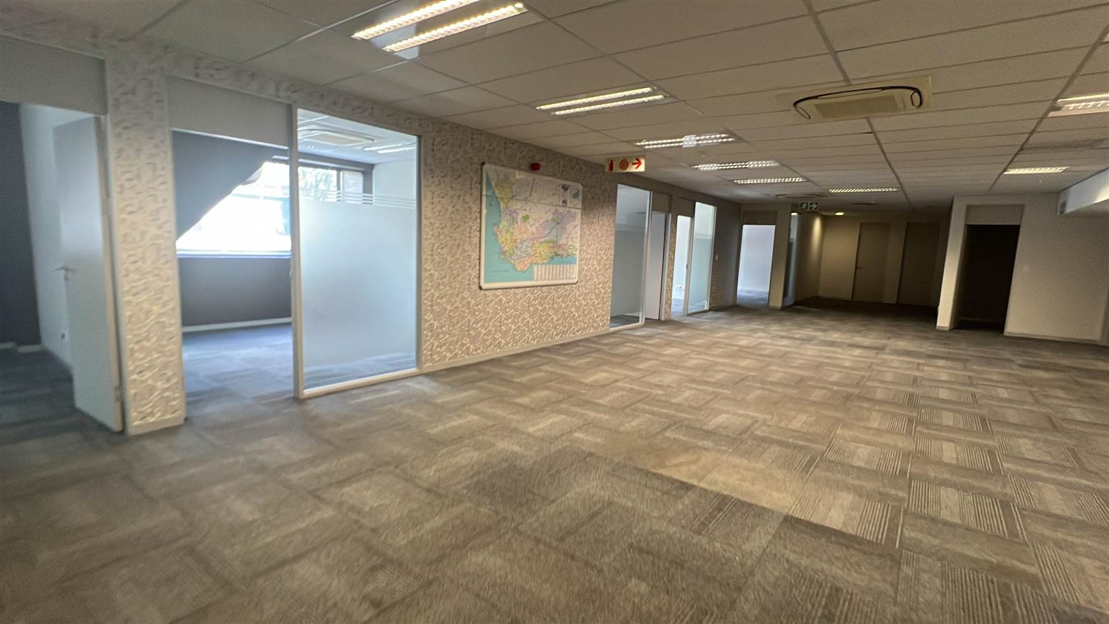 946  m² Commercial space in Cape Town City Centre photo number 1