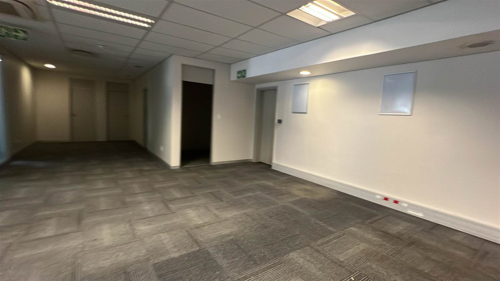 946  m² Commercial space in Cape Town City Centre photo number 2