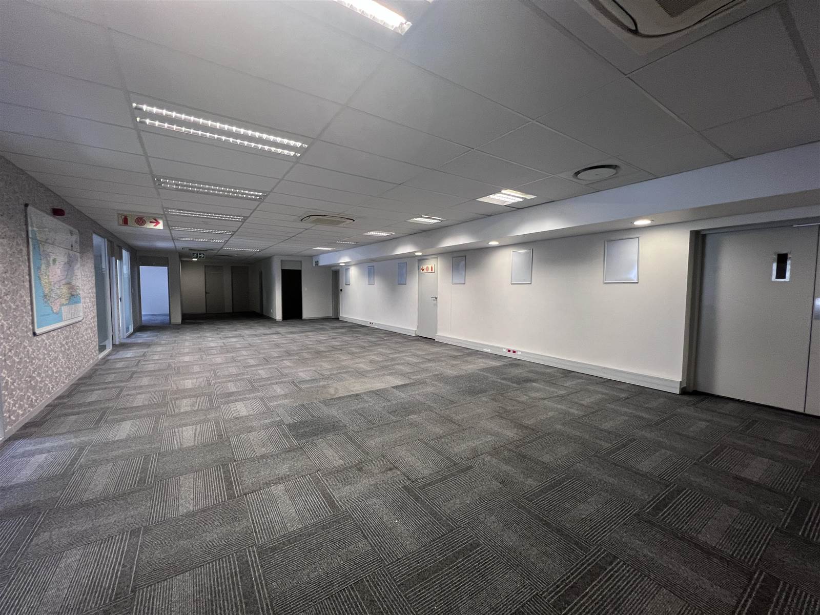 946  m² Commercial space in Cape Town City Centre photo number 8