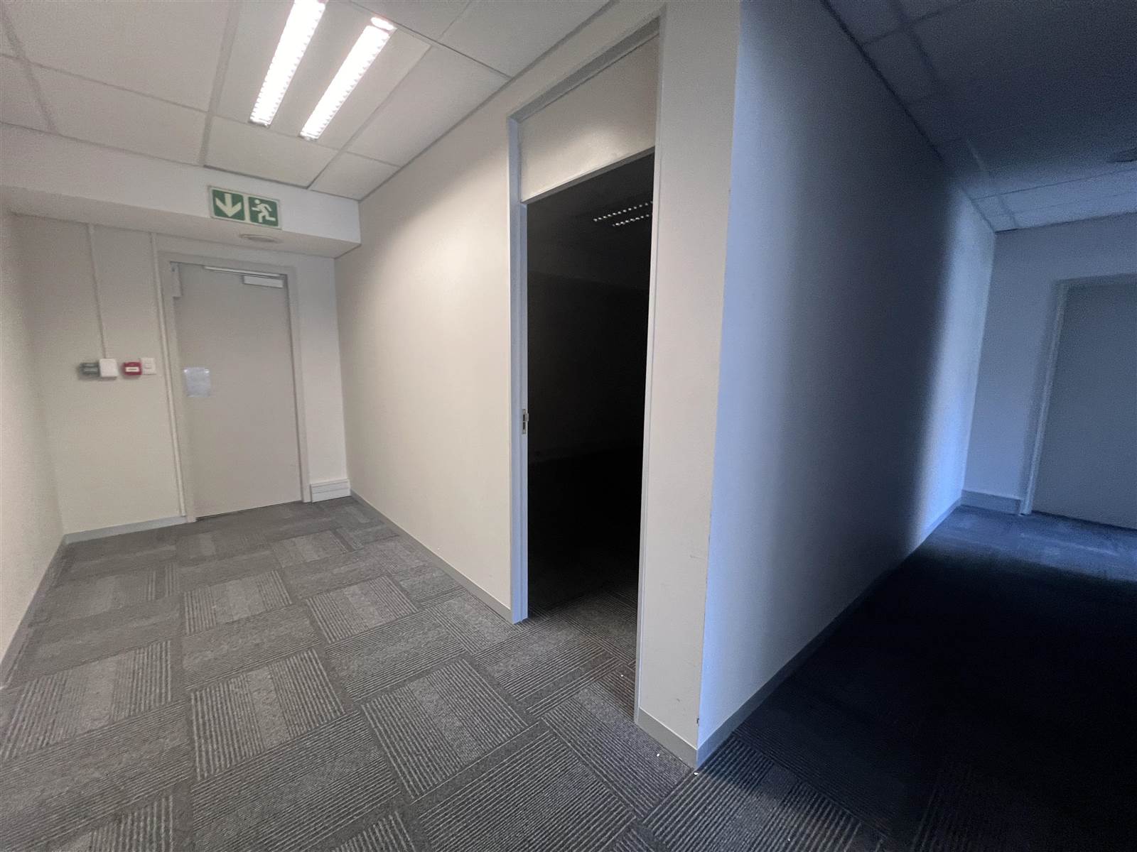 946  m² Commercial space in Cape Town City Centre photo number 12