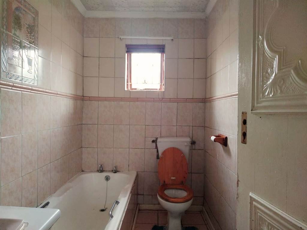 3 Bed House in Motherwell photo number 12