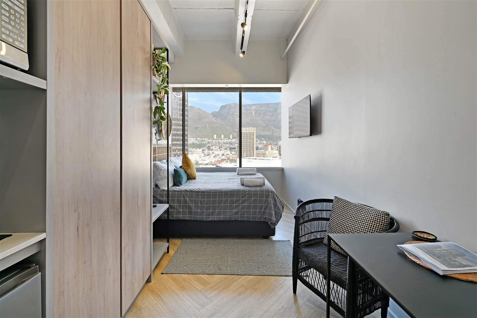 Studio Apartment in Cape Town City Centre photo number 2