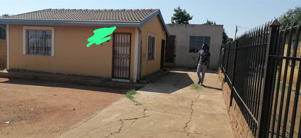 5 Bed House in Soshanguve photo number 8