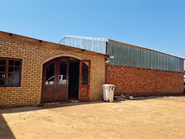 Commercial space in Rietfontein AH