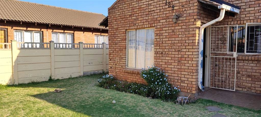 3 Bed House in Retswelele photo number 1