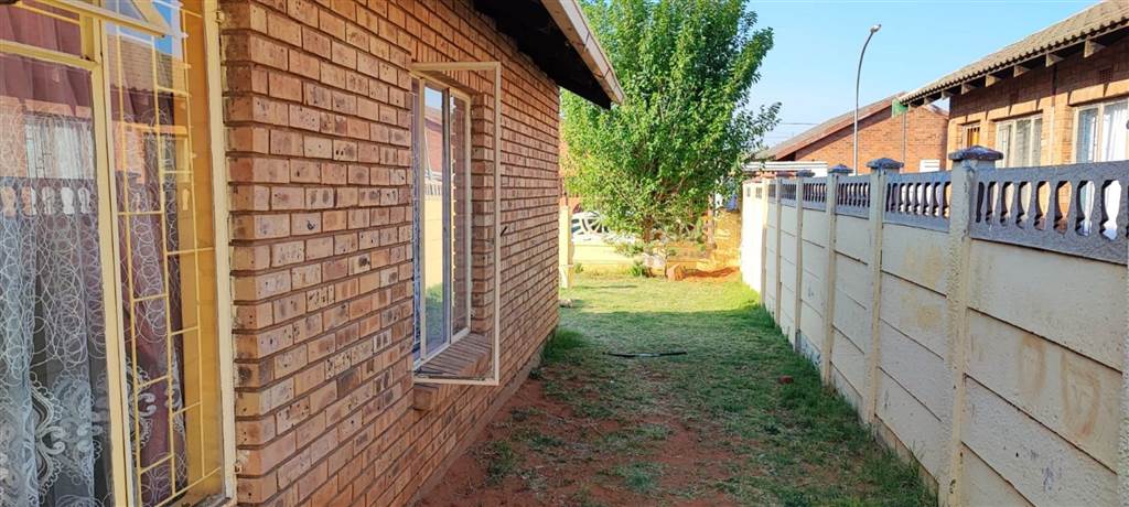 3 Bed House in Retswelele photo number 3