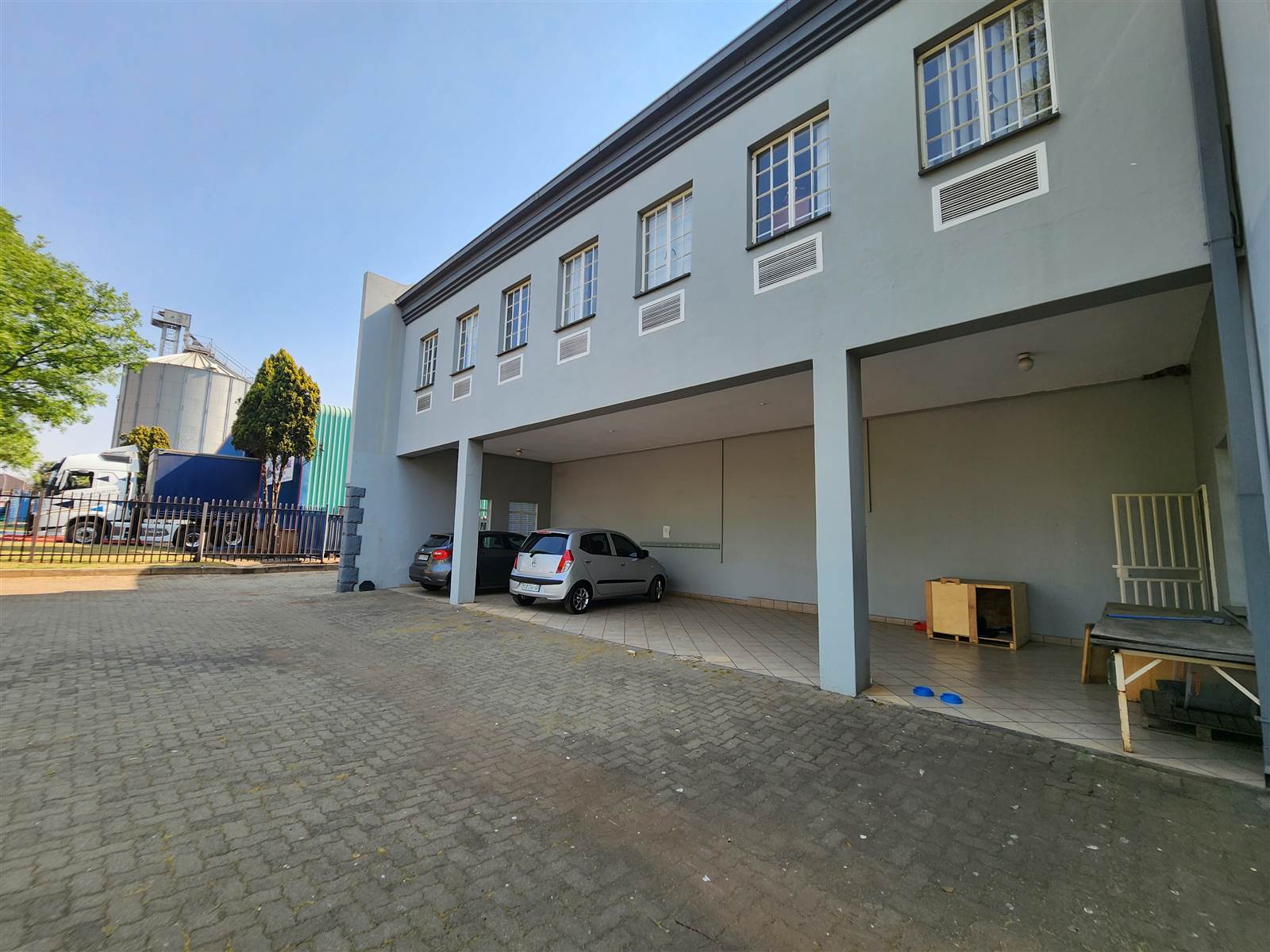 952  m² Industrial space in Spartan photo number 2