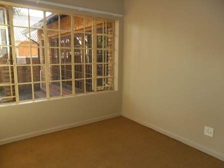 4 Bed House in Lyttelton Manor photo number 13