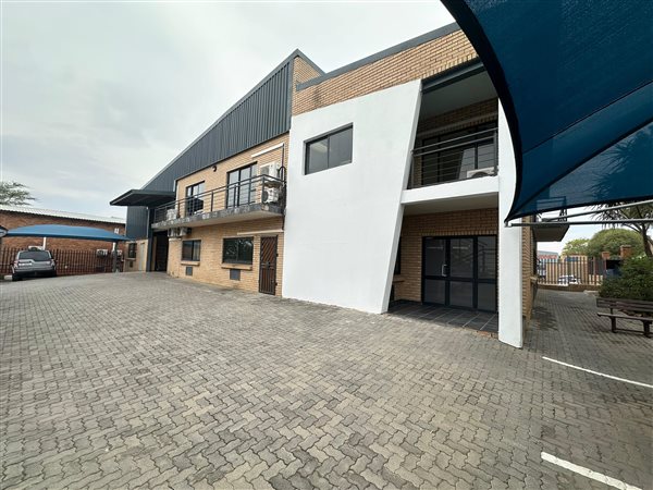 710  m² Industrial space