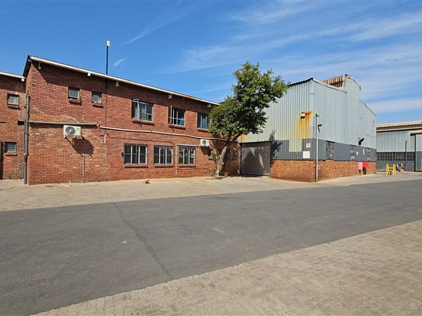 1 880  m² Industrial space