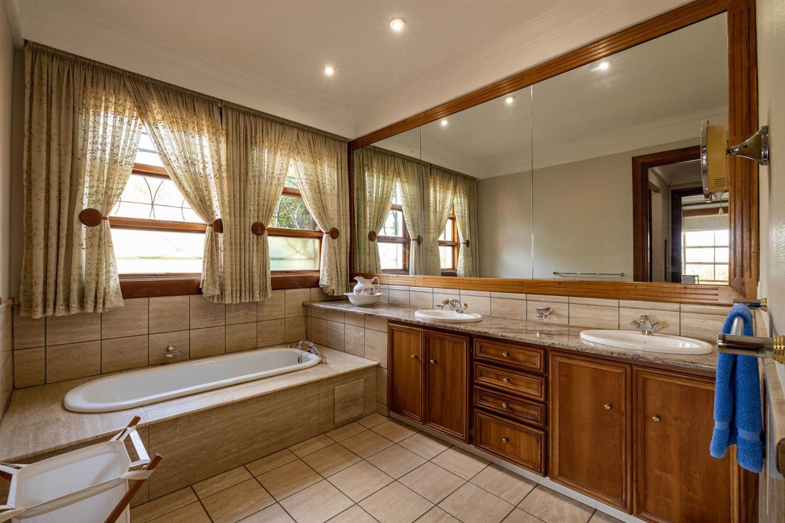 4 Bed House in Waterkloof Ridge photo number 17