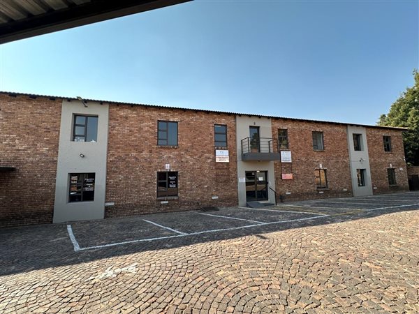 57  m² Commercial space