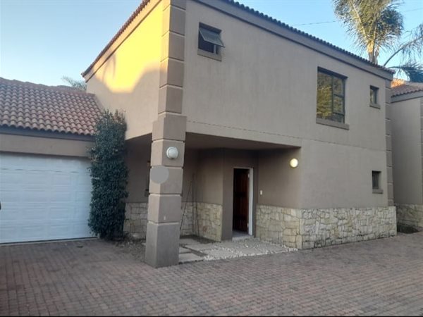 3 Bedroom Townhouse 3 Bedroom Townhouse