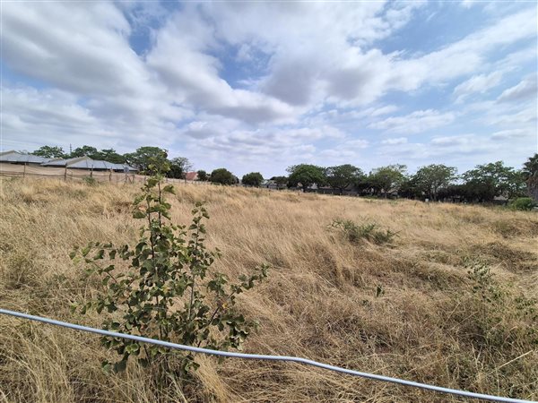 4320 m² Land available in Bendor