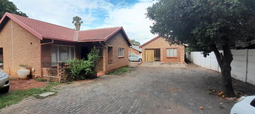 2 Bed House in Pretoria North photo number 3