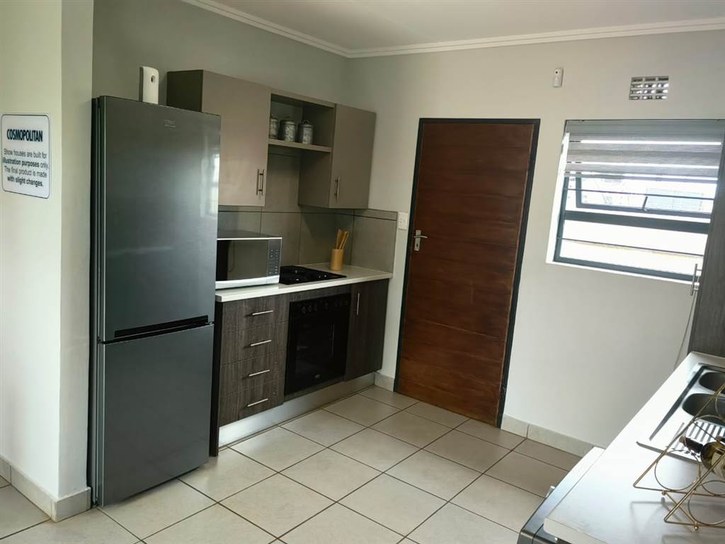 3 Bed House in Protea North photo number 3
