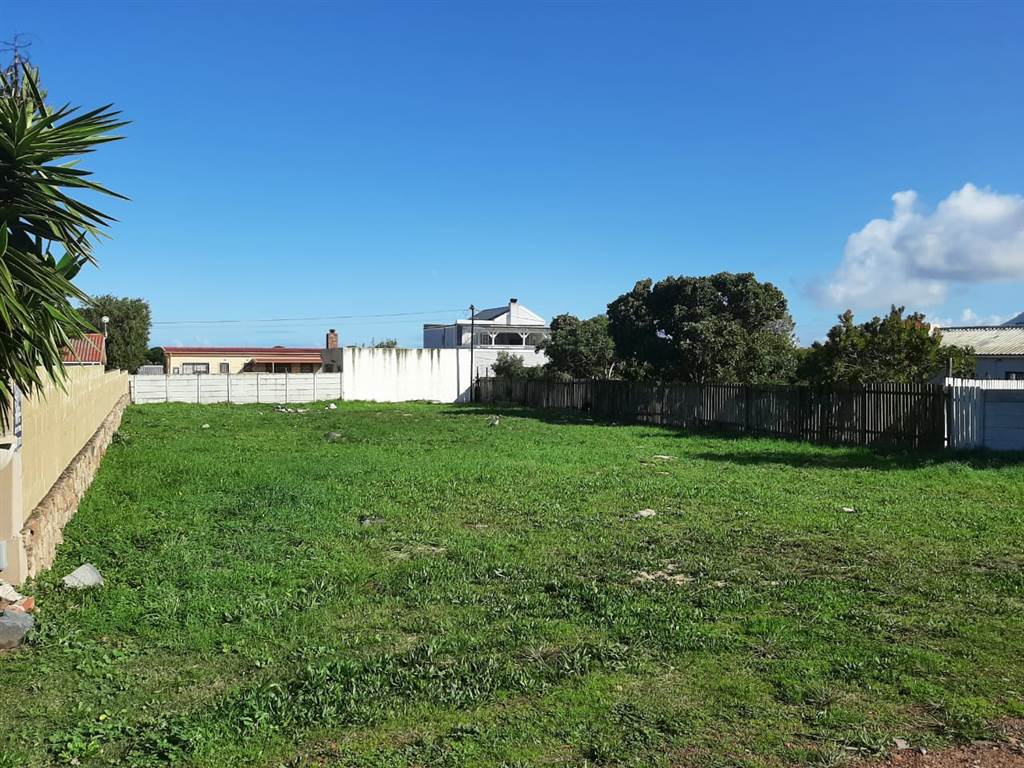 714 m² Land available in Sandbaai photo number 1